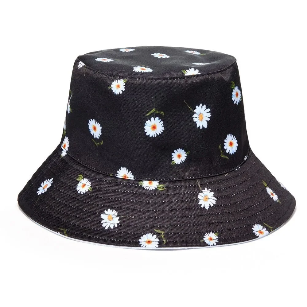NWT Alice + Olivia x FabFitFun Reversible Bucket Hat Black & White Daisy Print